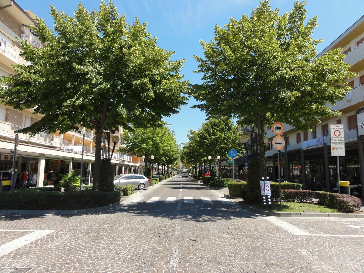 Reji - Appartamenti Bibione Buitenkant foto