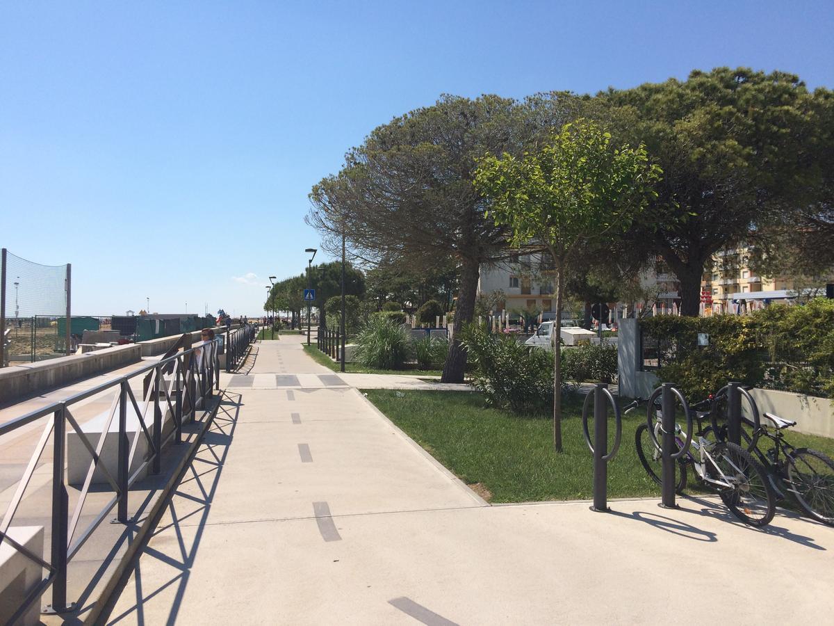 Reji - Appartamenti Bibione Buitenkant foto